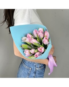 Букет из розовых тюльпанов и лаванды Л'этуаль flowers