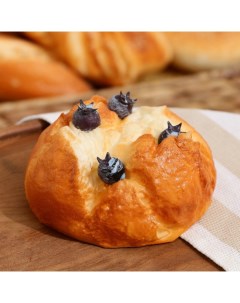 Муляж "Булочка с ягодами" 9х8х5 см Take it easy