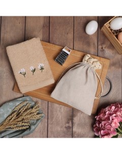 Набор подарочный Flower: полотенце 30×60 см, тёрка 7.7×3.7 см Этель