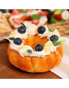 Муляж с магнитом «Пирожное Эклат» с черникой, 10×10×4 см Take it easy