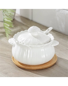 Сахарница фарфоровая с ложкой на деревянной подставке «Тюльпан», 350 мл, цвет белый Доляна