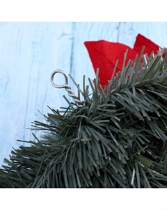 Искусственная ёлка настенная «. С сединой, пуансетия», 57 см, ПВХ ветки отгибаются Зимнее волшебство