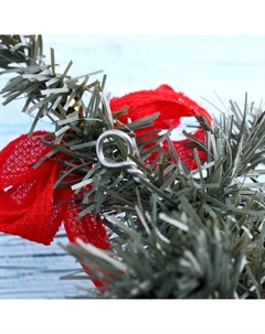 Искусственная ёлка настенная «. С сединой, пуансетия», 50 см, ПВХ ветки отгибаются Зимнее волшебство