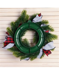 Венок новогодний d=30 см «. Уютная сказка», с полосатыми лентами и шарами Зимнее волшебство