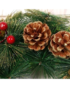 Венок новогодний d=25 см «. Золотистые шишки и ягоды», с шишками и ягодами Зимнее волшебство